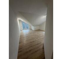 2 Zimmer Wohnung - Frisch Saniert ! Inkl. Küche, Stellplatz etc.. - Rüsselsheim am Main