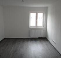 Komplett renovierte 3-Zimmer EG-Wohnung - Hof Altstadt