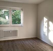 Frisch saniert: 2-Zimmer Wohnung mit Durchgangszimmer bereit für den Erstbezug - Kiel Gaarden-Ost