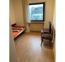 Einzelzimmer mit eigenem Bad und WC und Gemeinschaftsküche - Ötisheim