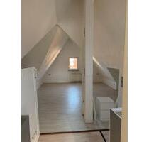 Dachgeschosswohnung mit extra Bad - Esslingen am Neckar Brühl