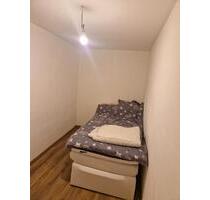 WG Zimmer Frei !!! - 350,00 EUR Kaltmiete, in Walldorf (PLZ: 69190)