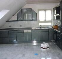 2-Zimmer im DG mit Galerie, Sonne, Aussicht, Ruhe - Esslingen am Neckar Brühl