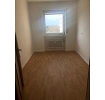große 4 ZKB Wohnung mit Balkon & Gäste WC & Aufzug in Kassel am Klinikum , Nähe Uni - Studenten WG möglich ( KS-MBS50a-4-01 )11