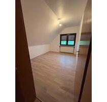 3-Zimmer Dachgeschosswohnung - 580,00 EUR Kaltmiete, in Roßtal (PLZ: 90574)