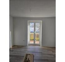 Frisch renovierte 1 Zimmer Wohnung mit kleinem Balkon *_* - Selb