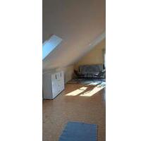 helles Dachgeschoss WG Zimmer möbliert 32 m² - Radebeul