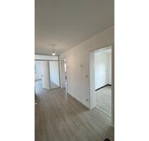 Sanierte 2 Zimmer Wohnung mit neuer Einbauküche und Garage - Ingolstadt Nordost