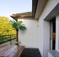 Helle 2,5 Zimmer Whg, Luxus Granit-Einbauküche, Balkon, ab 01.11 - Düsseldorf Stadtbezirk 2