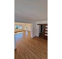 3,5-Zimmer Wohnung - 1.100,00 EUR Kaltmiete, ca.  105,00 m² in Bruchköbel (PLZ: 63486)