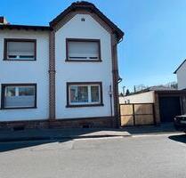 6 Zimmer Haus + Büro - 2.600,00 EUR Kaltmiete, ca.  180,00 m² in Hattersheim am Main (PLZ: 65795)