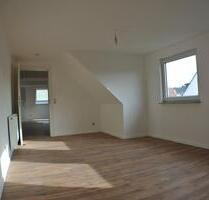 Vermietung - 2-Zimmer Dachgeschosswohnun mit Gartennutzung - Solingen Wald