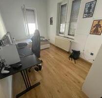 möbliertes Zimmer in 4er WG - 350,00 EUR Kaltmiete, in Stuttgart (PLZ: 70176) Stuttgart-West