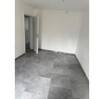 Renovierte 2 Zimmer Wohnung + große Küche + Badezimmer + Balkon - Ludwigshafen am Rhein Parkinsel