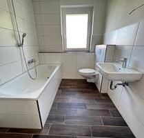 Wohnung mit wunderschönem Badezimmer - zum Sondermietpreis!!! - Hohenstein-Ernstthal