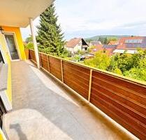 Mit großem Balkon und Carport - Renovierte 5-Zimmer EG-Wohnung - Baunach