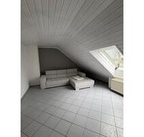 2 Zimmer DG möbliert - 700,00 EUR Kaltmiete, ca.  55,00 m² in Flörsheim am Main (PLZ: 65439)
