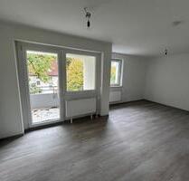 schöne helle 2-Zimmer-Wohnung , komplett renoviert inkl NEUEN Badezimmer ( WBS ) - Dortmund Huckarde