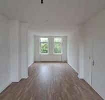 Anfragen NUR per E-Mail. 3-Zimmer Wohnung mit EBK und Gäste WC im 1-OG in zentraler Lage - Bremerhaven Mitte