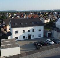 Hochwertige 3-Zimmer Wohnung mit großer Terrasse, Garten & Garage - Schwarzenfeld