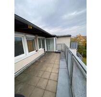 Helle 2-Zimmer Wohnung Dachterrasse Wintergarten Garage in Fürth