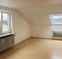 Renovierte 3-Zimmer Dachgeschoss-Mietwohnung mit EBK - Ravensburg Eschach