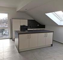 WOHNJUWEL IM DACH! 3 Zimmer in einem Neubau von 2023 - Mosbach