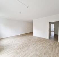 Schöne 3-RW mit großem Wohnzimmer in der 1.Etage - Limbach-Oberfrohna