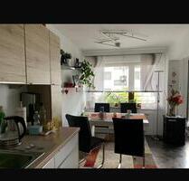 3 Zimmer Wohnung mit Balkon, Küche, Bad, WC, TG Stellplatz - Ellwangen (Jagst)