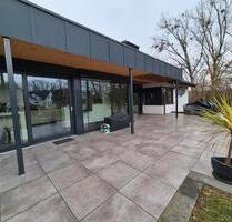 4 Zimmer Wohnung mit großem Garten, Teich und ruhiger Lage - Berg