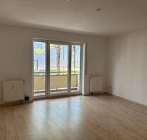 *** Schöne 2-Zimmer mit Einbauküche, Balkon, Badewanne, Stellplatz, Abstellraum und in toller Lage! *** - Chemnitz Helbersdorf