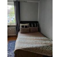 Zimmer zu vermieten (NUR FRAUEN) - München Am Hart