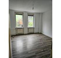 WG ZIMMER in drei Zimmer Wohnung zu vermieten - Stuttgart Bad Cannstatt