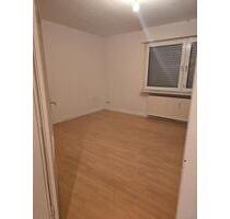 1 Zimmer Wohnung in Essen - 300,00 EUR Kaltmiete, ca.  35,00 m² in Essen (PLZ: 45329) Stadtbezirk V