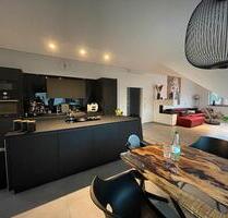 Exklusive 3-Zimmer Wohnung mit Einbauküche und Balkon - Groß-Zimmern
