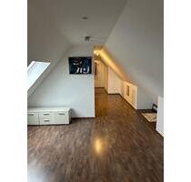 2 Zimmer DG Wohnung - 800,00 EUR Kaltmiete, ca.  55,00 m² in Troisdorf (PLZ: 53840)