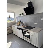Helle Dachgeschosswohnung 2 Zimmer Einbauküche, frisch renoviert - Mönchengladbach Nord