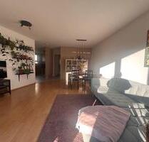 Ideal für Singles und Paare! Helle 2,5 Zimmer Wohnung in Köngen mit Balkon + PKW- Stellplatz!