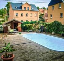 Ihre Neue 3 bis 6 Zimmer Wohnung mit Kamin und Pool im Garten - Taura
