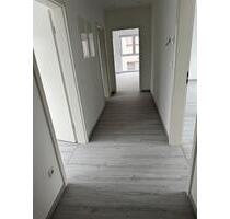 3 Zimmer Wohnung 83m2 erlnsee 1200euro kalt 2.obergeschoss (DG) - Erlensee