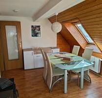 Vollmöbellierte Dachgeschosswohnung 2 Zimmer Küche Bad - Gleichen