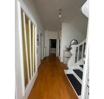 Biete 2 Zimmer & Bad im bewohnten 180 qm Haus mit Garten - Leverkusen Opladen