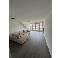 Moderne 2-Zimmer Dachgeschosswohnung mit Balkon, Einbauküche - Grasbrunn
