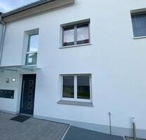 Erstbezug gehobene 3 Zimmer Wohnung im EG mit EBK und Terasse - Aichwald