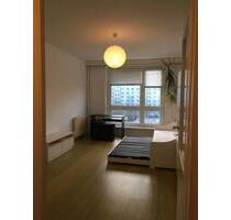 1 großes Zimmer in WG ist ab dem 01.01.2026 verfügbar - Berlin Charlottenburg-Wilmersdorf