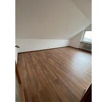 Sanierte 2,5 Zimmer Dachgeschosswohnung mit EBK und eigener Sauna - Uetze