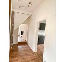 Frisch renovierte 4- Zimmer Wohnung mit EBK und Tageslichtbad - Weiherhammer