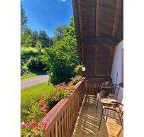 2 Zimmer DG Wohnung in ruhiger Lage, neu renoviert - Frankenblick