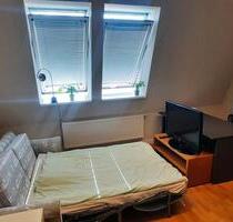 Charlottenburg:WG Zimmer (befristet)für 10 Tage im Dachgeschoss - Berlin Pankow