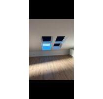 2 Zimmer Dachgeschosswohnung in 3 Familienhaus - Lampertheim